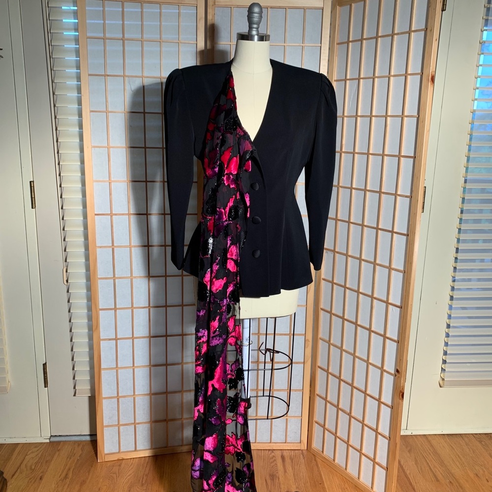Stunning Daymor top with attached long scarf.